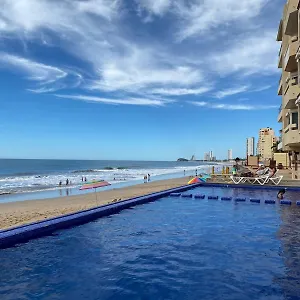 https://marina-del-sol-directly-on-the-ocean.mazatlan-hotels.com
